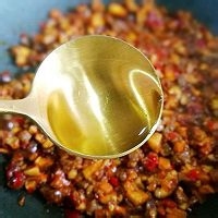 好吃的拌饭香菇肉酱