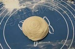 鸡蛋灌饼的做法。