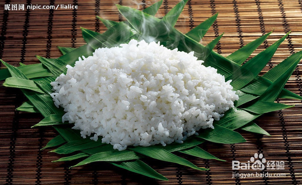 <b>焖米饭的绝招，米饭香又漂亮</b>