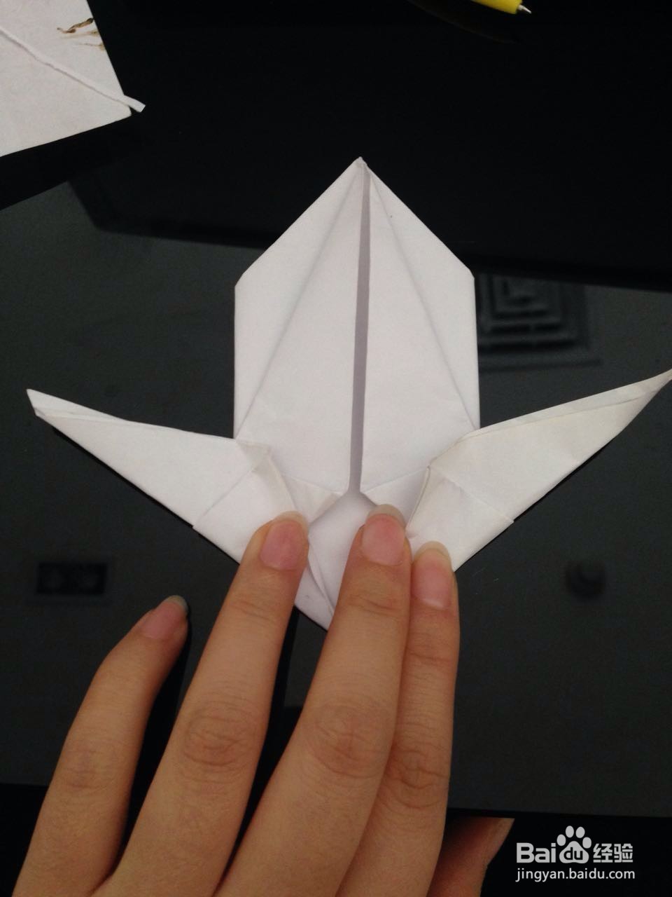 用纸折出可爱的小兔子