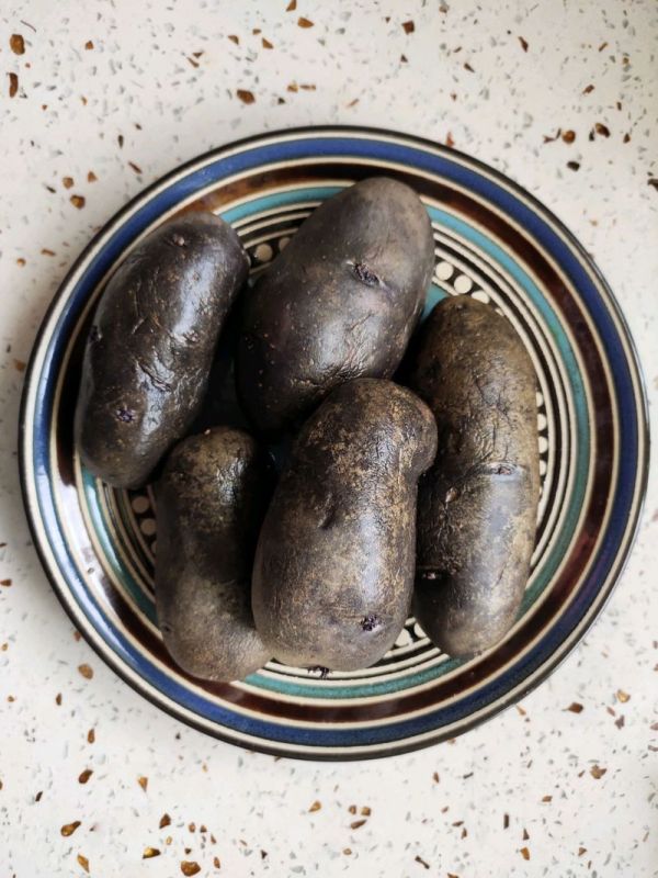 凉拌紫色土豆丝