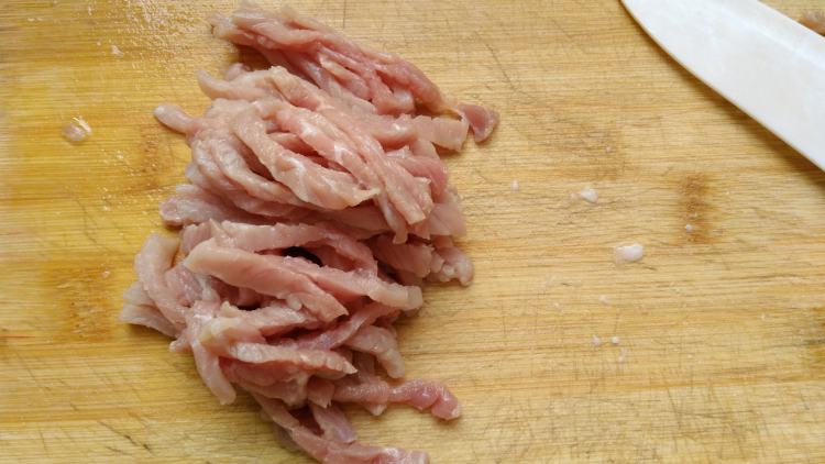 肉丝炒空心茶梗的做法,妈妈们快快点进来