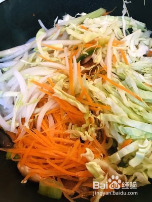 时蔬炒米线怎么做