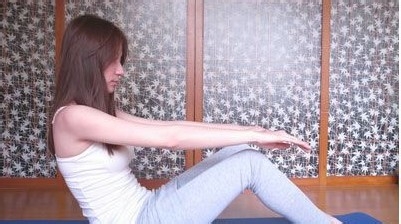 3组简单动作瘦腰腹 2周练出小蛮腰
