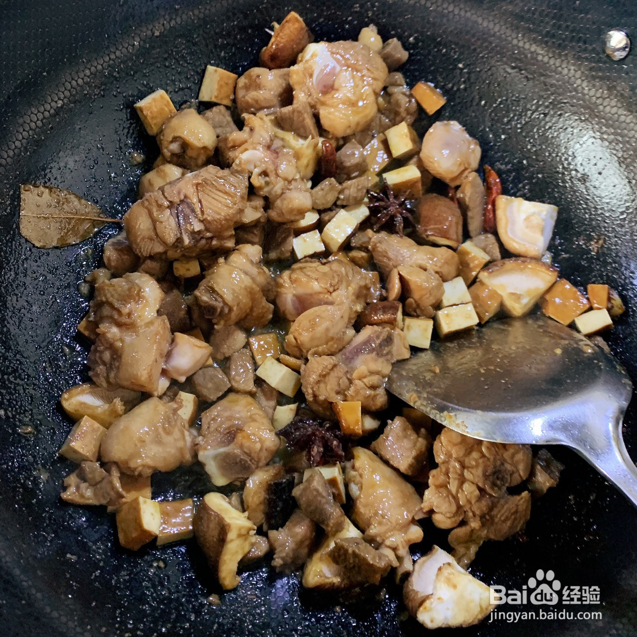 土豆香菇炖鸡块的做法