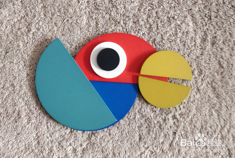 用蒙氏积木怎样拼一只站着拍翅的大嘴鸟？