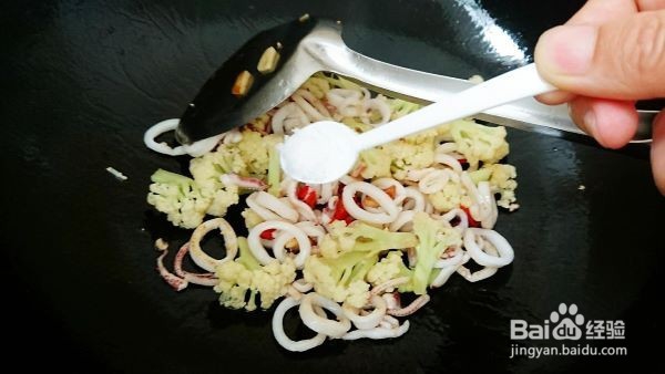 能吃出烧烤味道的菜 孜然花菜鱿鱼圈