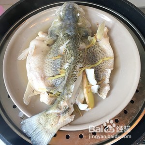 自己在家做超简单清蒸鲈鱼