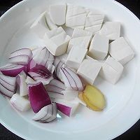 怎么做洋葱虾仁豆腐汤
