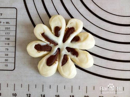 花朵豆沙面包