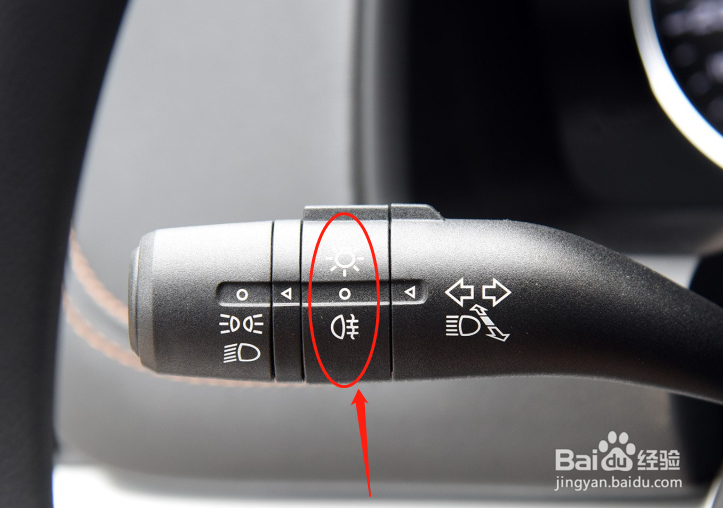 荣威汽车i6灯光如何调节