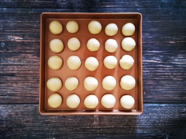 牛奶拉丝小面包