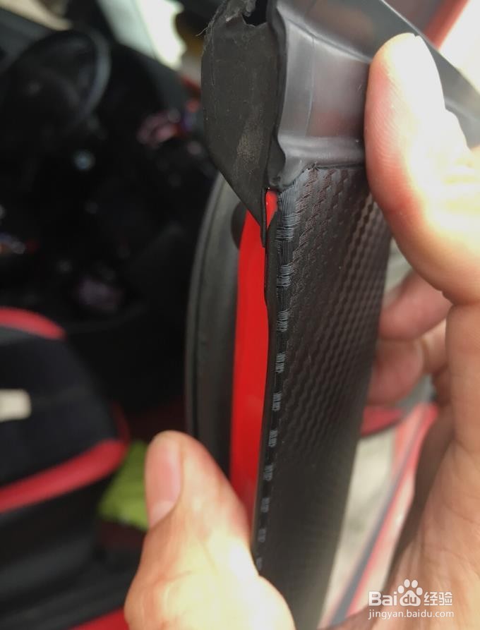 汽车中柱贴膜怎么贴