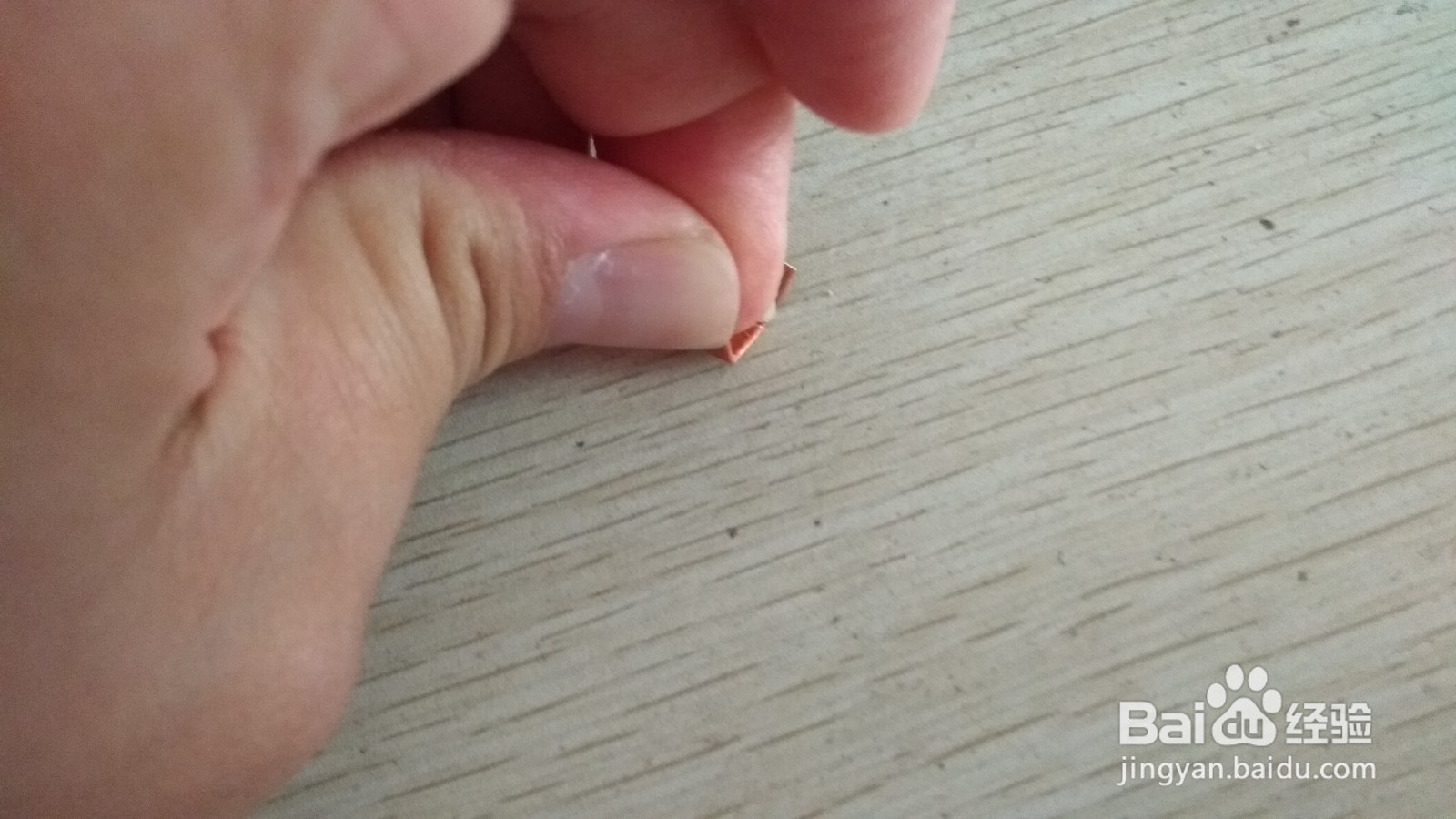 如何用一块长方形硬卡纸做简易的钢笔的支架