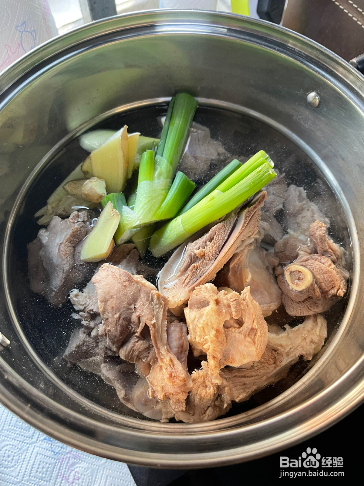 山药羊肚菌炖排骨汤的做法