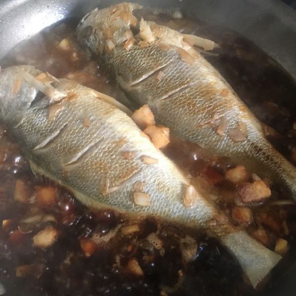 五花肉烧黄花鱼