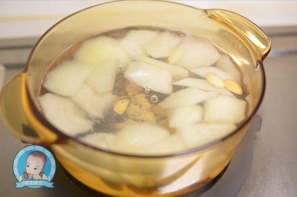 冰糖杏仁雪梨羹