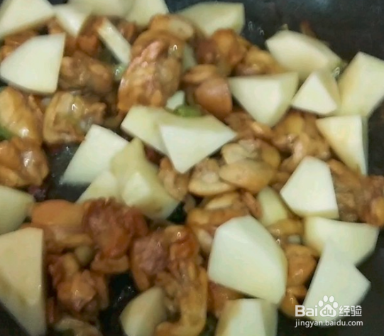 鸡腿肉炖土豆的做法