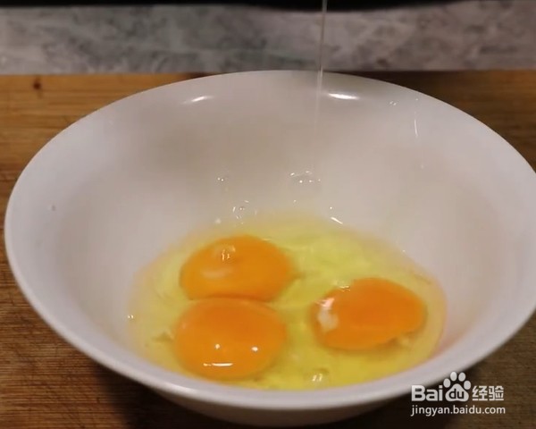 如何做西红柿炒鸡蛋好吃？