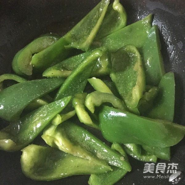青椒炒牛肉的做法