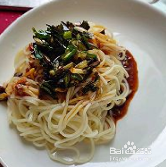 怎么做超香的葱油拌面