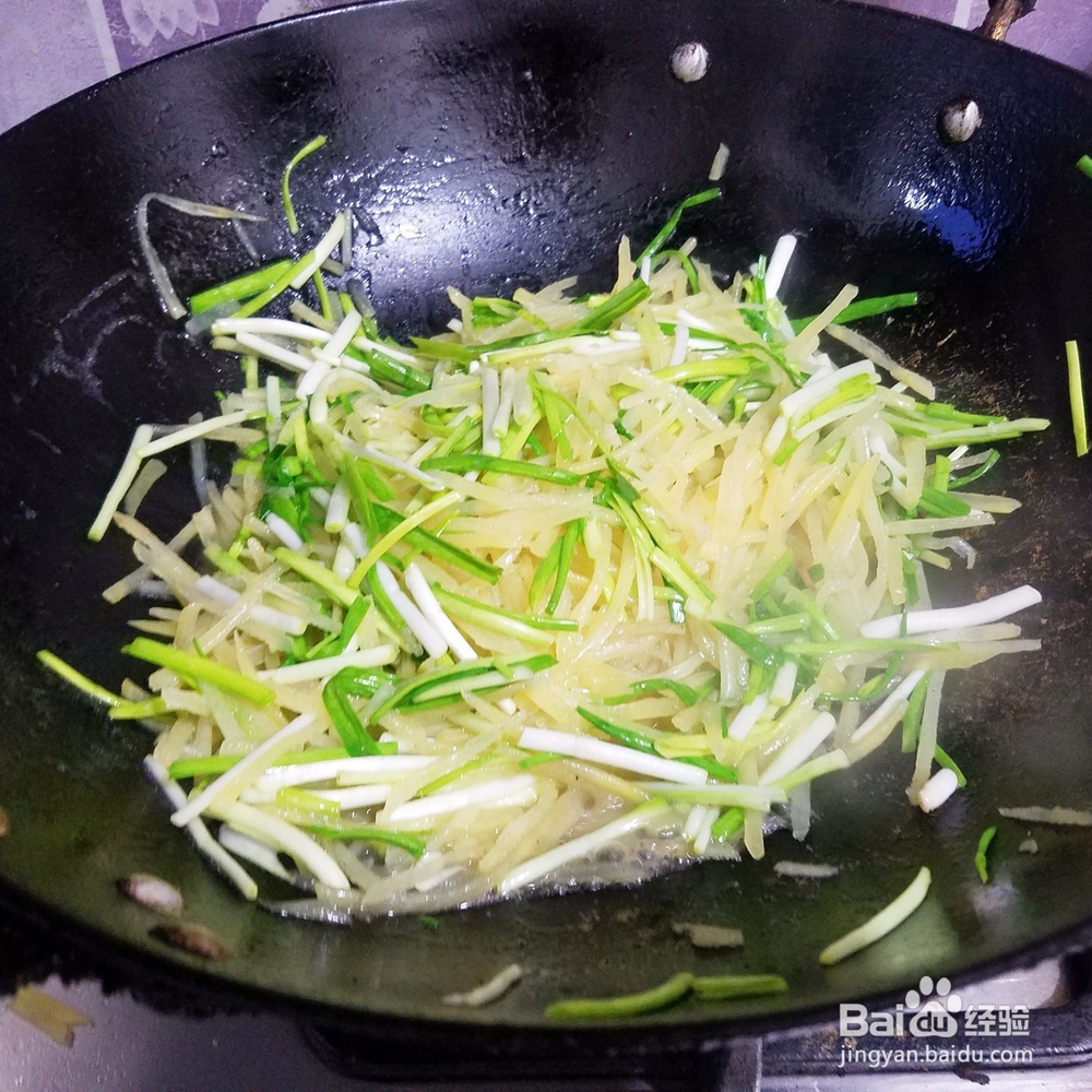 蒜苗炒土豆丝的做法