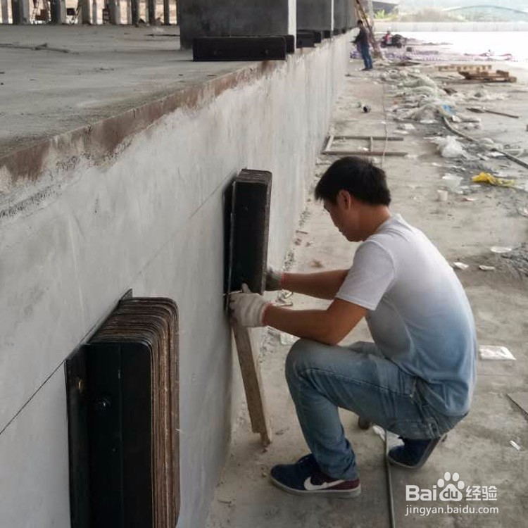 防撞块怎么安装的
