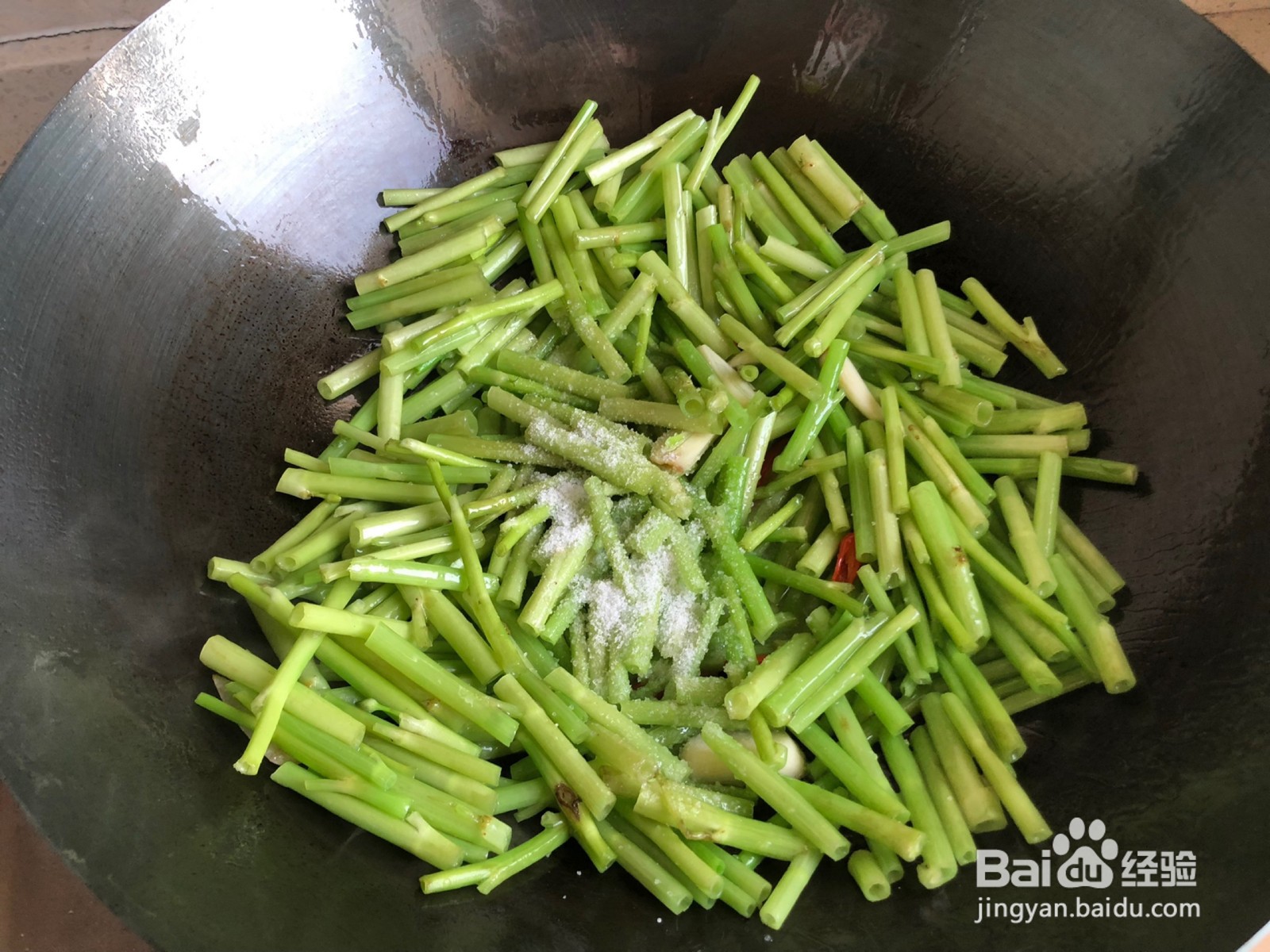 清炒酸辣空心菜梗的做法