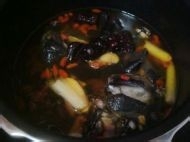 教你制作美味好喝的枸杞红枣乌鸡汤