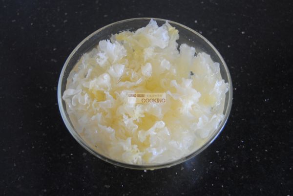 草莓红枣银耳羹