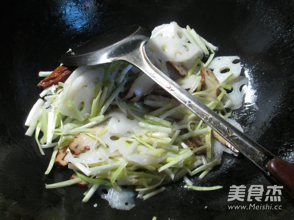 香干韭菜芽炒莲藕