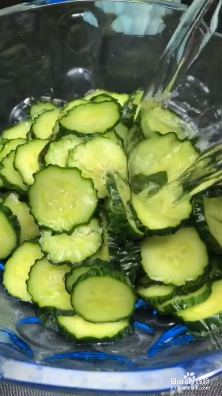 超级好吃下饭的又易学的香辣拌黄瓜怎样做
