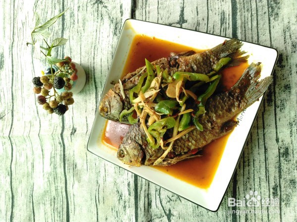 青椒鲫鱼的做法