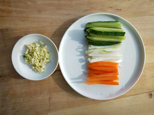 黑胡椒烤蔬菜鸡腿卷