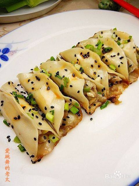 大葱羊肉锅贴的做法