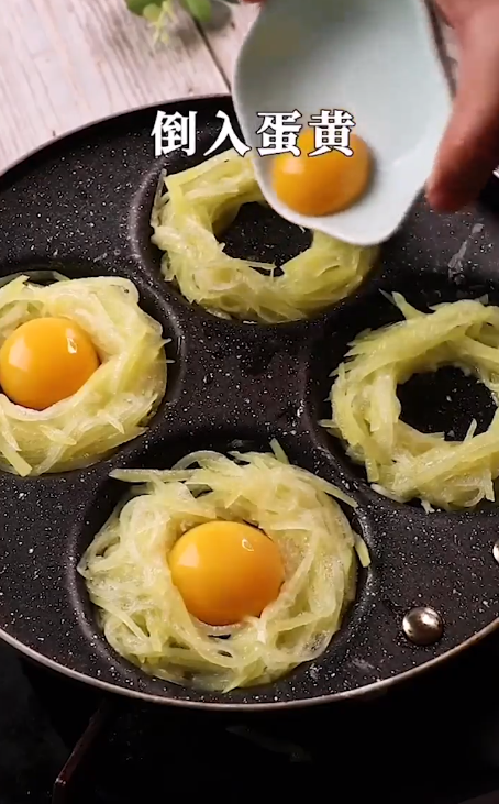 鸟巢煎蛋饼怎么做
