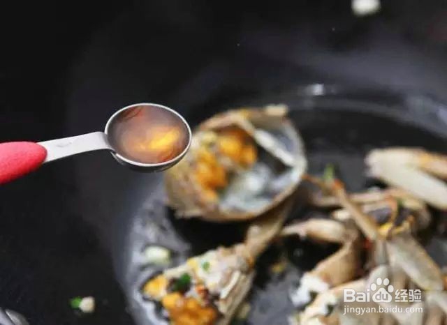 蟹小姐厨房:菌菇爆炒香辣大闸蟹