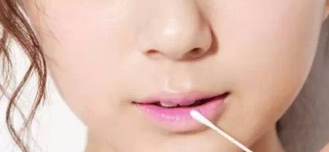 口红的正确涂法及如何搭配