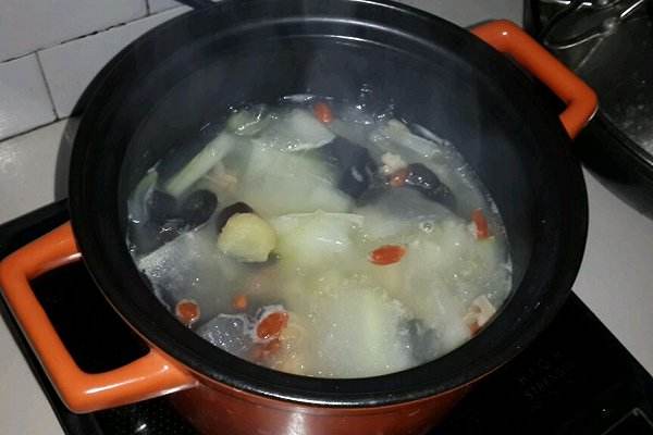 枸杞虾皮炖冬瓜