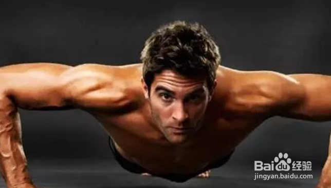 詹姆斯的胸肌怎么练