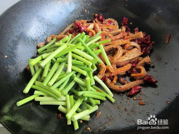 如何制做美味的干锅牛肚