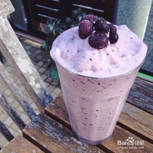 蓝莓酸奶奶昔