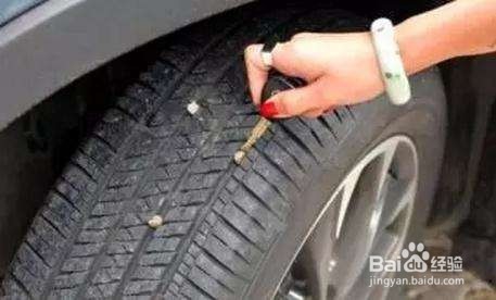 轮胎中的小石子要不要弄掉呢？