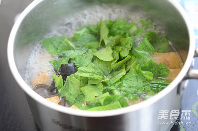 鸡汁小白菜豆腐汤