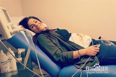 准妈妈孕期羊水破裂 为让宝宝存活 她每日喝8公斤水