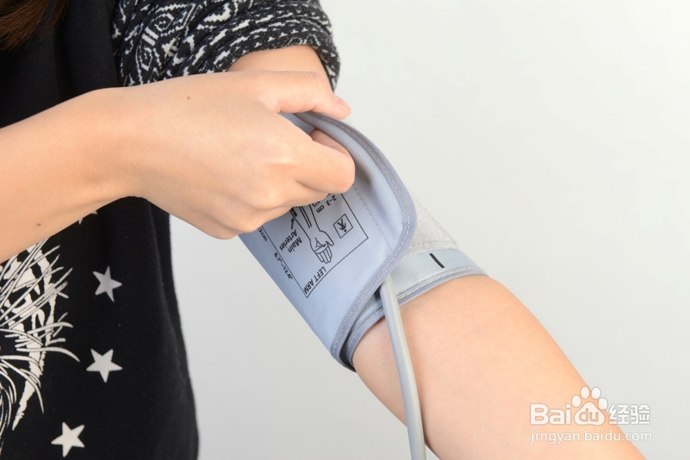 如何使用茉莉健康电子血压计量血压