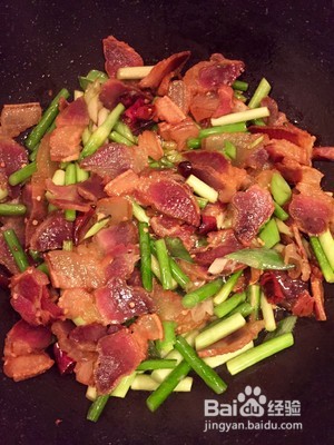 蒜苗炒腊肉的做法