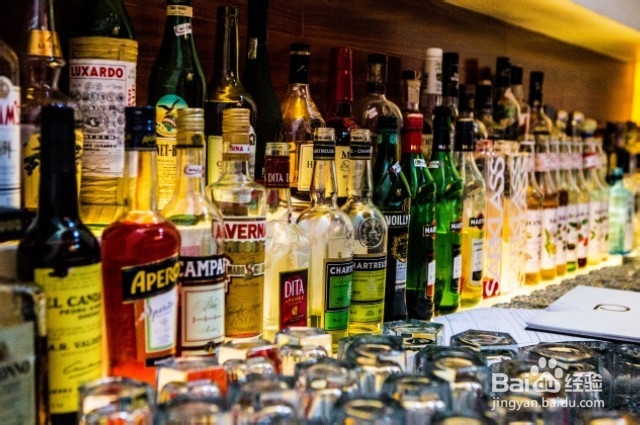 伪装酒吧熟客的10个点酒技巧