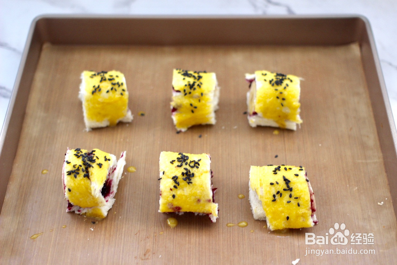 香蕉蓝莓吐司卷的做法