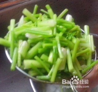 自家做菜芹菜滑肉片